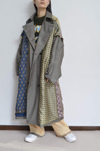 Load image into Gallery viewer, SCARF-LINED TRENCH COAT/KHAKI/02