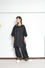 Load image into Gallery viewer, OPEN COLLAR SH_BLK PAISLEY