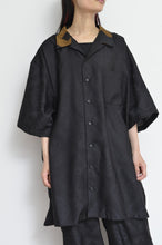 Load image into Gallery viewer, OPEN COLLAR SH_BLK PAISLEY