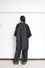 Load image into Gallery viewer, OPEN COLLAR SH_BLK PAISLEY
