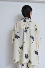 Load image into Gallery viewer, OPEN COLLAR SH_FLOWER/FLOWER