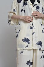 Load image into Gallery viewer, OPEN COLLAR SH_FLOWER/BLK PAISLEY