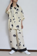 Load image into Gallery viewer, OPEN COLLAR SH_FLOWER/BLK PAISLEY