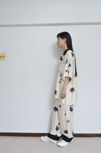 Load image into Gallery viewer, OPEN COLLAR SH_FLOWER/BLK PAISLEY