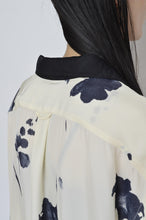 Load image into Gallery viewer, OPEN COLLAR SH_FLOWER/BLK PAISLEY
