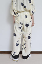 Load image into Gallery viewer, WIDE AND EASY PT_FLOWER/BLK PAISLEY
