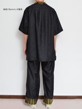 Load image into Gallery viewer, OPEN COLLAR SH_BLK PAISLEY