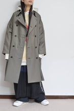 Load image into Gallery viewer, SCARF-LINED TRENCH COAT/KHAKI/01
