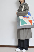 Load image into Gallery viewer, SCARF-LINED TRENCH COAT/KHAKI/01