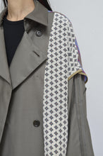 Load image into Gallery viewer, SCARF-LINED TRENCH COAT/KHAKI/01