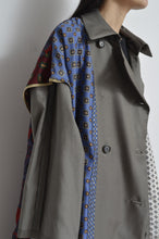 Load image into Gallery viewer, SCARF-LINED TRENCH COAT/KHAKI/01