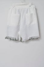 画像をギャラリービューアに読み込む, 002_WHT FRINGE RUG SHORTS_02size