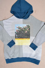 画像をギャラリービューアに読み込む, TWO-TONE HOODIE_BLUE/YELLOW print/01 size