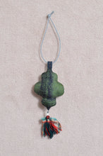 画像をギャラリービューアに読み込む, SCARF CUSHION ORNAMENT_C