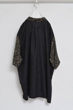 Load image into Gallery viewer, FLORAL MIX OPEN COLLAR SH /02