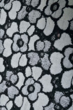 画像をギャラリービューアに読み込む, 02_FLOWER LACE CONVINI-BAG_TWO-TONE/WHT×ASS