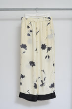 Load image into Gallery viewer, WIDE AND EASY PT_FLOWER/BLK PAISLEY
