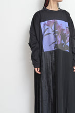 Load image into Gallery viewer, PLEATS OP_PRINT L/ST (02_BLK/YURI)