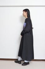Load image into Gallery viewer, PLEATS OP_PRINT L/ST (02_BLK/YURI)