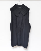 画像をギャラリービューアに読み込む, PLEATED COLLAR SLEEVELESS SHIRT_A
