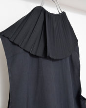 画像をギャラリービューアに読み込む, PLEATED COLLAR SLEEVELESS SHIRT_A