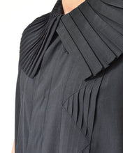画像をギャラリービューアに読み込む, PLEATED COLLAR SLEEVELESS SHIRT_A