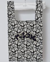 Load image into Gallery viewer, FLOWER LACE CONVINI-BAG_fab-graff