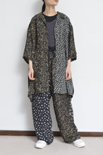 Load image into Gallery viewer, FLORAL MIX OPEN COLLAR SH /02