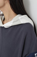 画像をギャラリービューアに読み込む, QUILT HOODIE/CHA_02