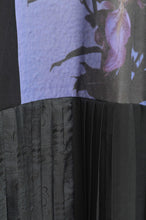 Load image into Gallery viewer, PLEATS OP_PRINT L/ST (02_BLK/YURI)