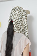 Load image into Gallery viewer, SCARF DROOPY CAP / BEG