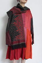 Load image into Gallery viewer, tsutae SHAWL BORELO_SHUMAG / RED×BLK