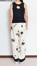 Load image into Gallery viewer, WIDE AND EASY PT_FLOWER/BLK PAISLEY