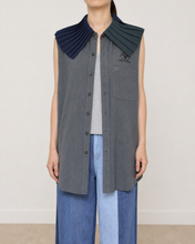 画像をギャラリービューアに読み込む, PLEATED COLLAR SLEEVELESS SHIRT_F