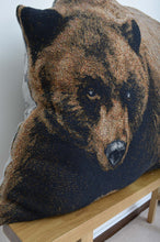 画像をギャラリービューアに読み込む, RUG CUSHION (GRIZZLY BEAR)