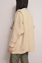 Load image into Gallery viewer, KNIT VEST C/D_WHITE