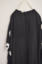 Load image into Gallery viewer, FLORAL W SLEEVE OP(22AW)_00-003