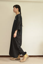 Load image into Gallery viewer, T*SATIN OP_BLK_00