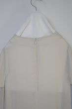 Load image into Gallery viewer, LINE W SLEEVE OP