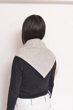 Load image into Gallery viewer, TRIANGLE SHAWL (WOOL)/GRAY-001