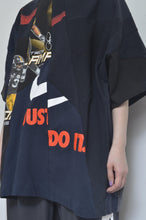 Load image into Gallery viewer, CUT AND CONNECTED T/DARK