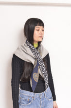 Load image into Gallery viewer, TRIANGLE SHAWL (WOOL)/GRAY-002