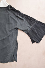 Load image into Gallery viewer, PLEATS SLEEVE SHIRT / BLK