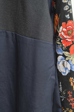 Load image into Gallery viewer, SWITCHING FLORAL OP_ASS*NAVY / D