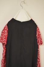 Load image into Gallery viewer, FLORAL W SLEEVE OP