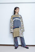 Load image into Gallery viewer, SWITCHING FLORAL OP_ASS*NAVY / A