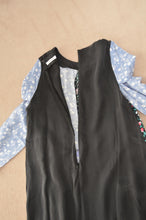 Load image into Gallery viewer, FLORAL W SLEEVE OP