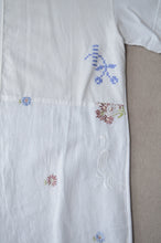 Load image into Gallery viewer, WHT TABLE CLOTH OP/COL