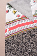 Load image into Gallery viewer, TRIANGLE SHAWL (WOOL)/GRAY-001