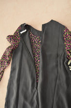 Load image into Gallery viewer, FLORAL W SLEEVE OP